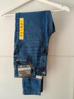 spijkerbroek dames NIEUW met alle kaartjes maat 42, Ophalen of Verzenden, Nieuw, Blauw, W33 - W36 (confectie 42/44)