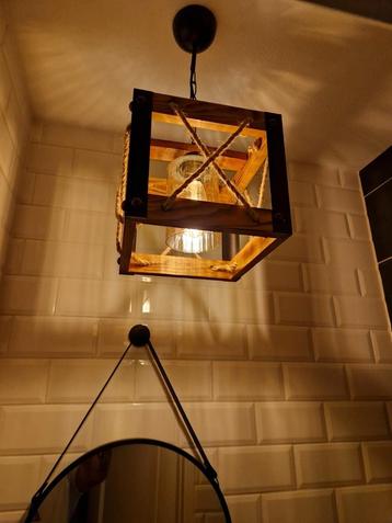 Houten hanglamp zo goed als nieuw 2 stuks beschikbaar voor biedingen