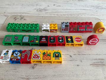 diverse blokjes met afbeelding LEGO DUPLO beschikbaar voor biedingen
