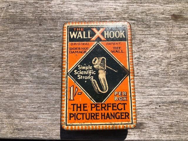Klein oud blikje van Wall X Hook uit Engeland, Verzamelen, Blikken, Gebruikt, Overige, Overige merken, Ophalen of Verzenden