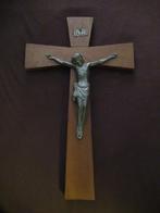 INRI Antiek Kruis op eikenhout 50x30 cm € 10, Antiek en Kunst, Antiek | Religie, Ophalen of Verzenden