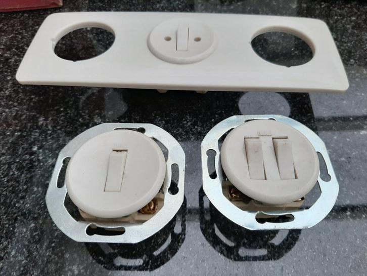 jaren 50/60 niko bakeliet uit oud magazijn verkregen, Hobby en Vrije tijd, Elektronica-componenten, Zo goed als nieuw, Ophalen