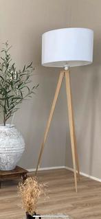 Zuiver tripod vloerlamp wit naturel, Huis en Inrichting, Lampen | Vloerlampen, Ophalen, Zo goed als nieuw, Hout, 150 tot 200 cm