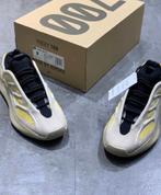 Yeezy Boost 700 Safflower | Maat 39, Ophalen of Verzenden, Nieuw