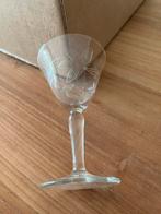 Antiek glasservies met ingeslepen bloemen, Verzamelen, Ophalen, Zo goed als nieuw, Borrel- of Shotglas
