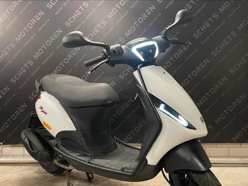 Piaggio Zip E4 2019 | Nette staat | 45km | Led, Fietsen en Brommers, Scooters | Piaggio, Zo goed als nieuw, Zip, Maximaal 45 km/u