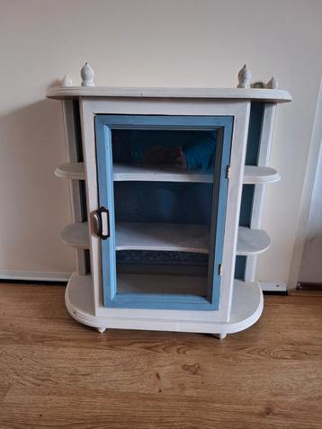 Oud blauw / wit geschilderd wand- vitrinekastje. beschikbaar voor biedingen