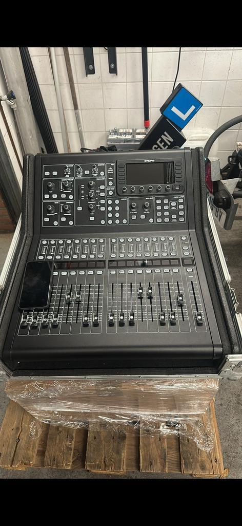 Midas M32R Live, Muziek en Instrumenten, Mengpanelen, Zo goed als nieuw, 20 kanalen of meer, Microfooningang, Ophalen