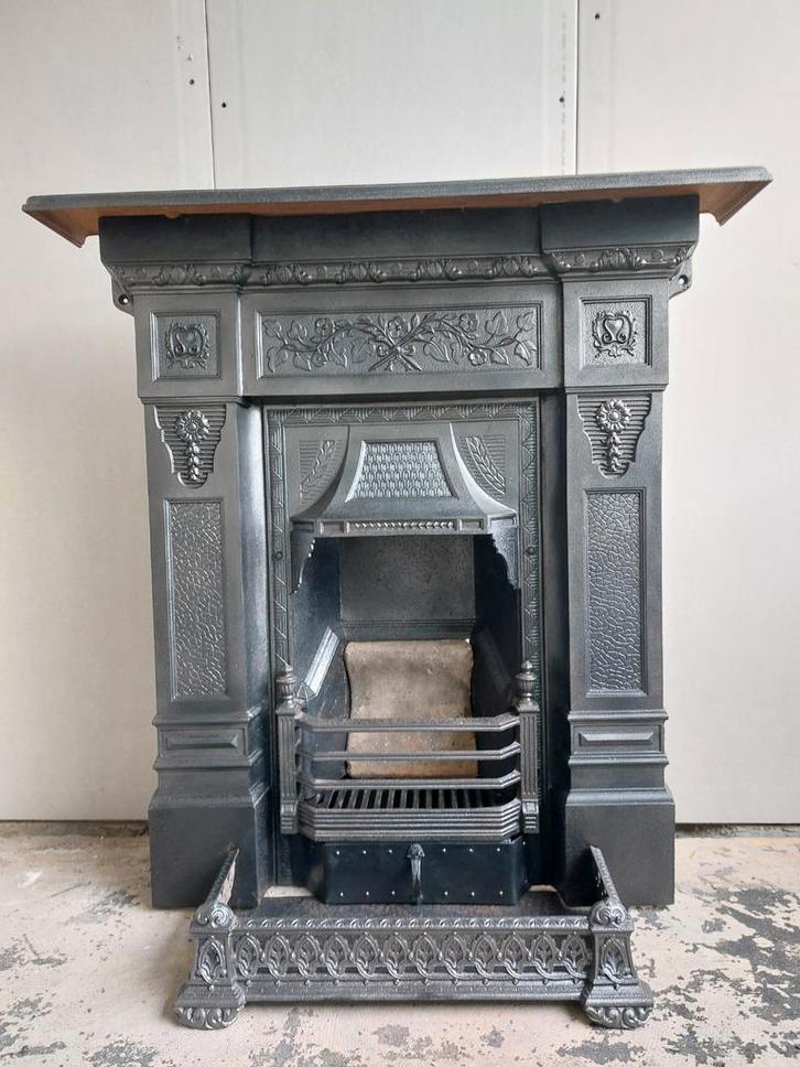 Antieke gietijzeren open haard met schouw, Huis en Inrichting, Haarden, Gebruikt, Houthaard, Ophalen