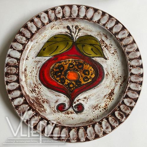 Vintage, retro bord, wandbord radijs, granaatappel, vijg, Antiek en Kunst, Antiek | Keramiek en Aardewerk, Ophalen of Verzenden