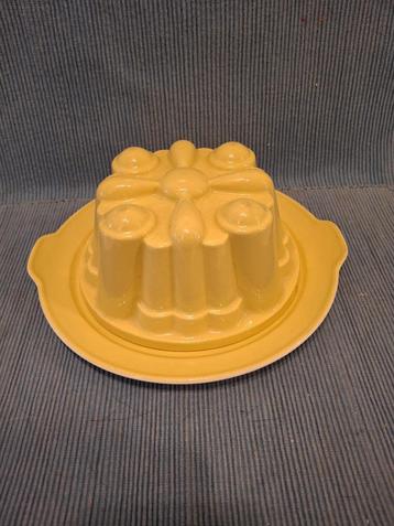 Royal Sphinx - mooie pastel gele kleine puddingvorm & bord beschikbaar voor biedingen