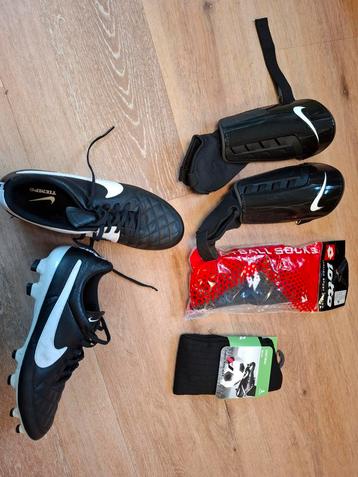 Nike Tiempo Voetbalschoenen Dames Maat 40 + Extra's beschikbaar voor biedingen
