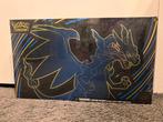 Mega Charizard x UPC Ultra Premium Collection (met deukje), Ophalen, Zo goed als nieuw, Boosterbox, Foil