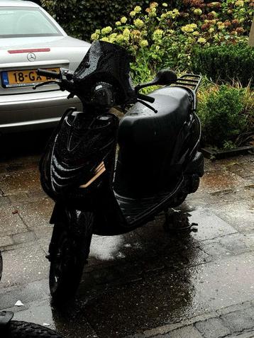 Zip 50cc iget beschikbaar voor biedingen
