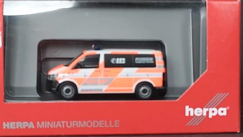 Volkswagen VW Transporter T6 Feuerwehr Frankfurt Herpa pol, Hobby en Vrije tijd, Modelauto's | 1:87, Zo goed als nieuw, Bus of Vrachtwagen