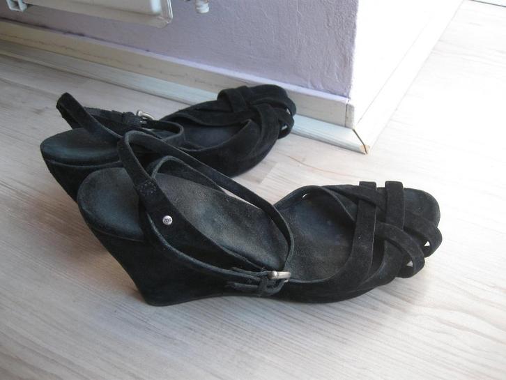 UGG uggs zwarte sandaaltjes met hak maat 37, Kleding | Dames, Schoenen, Gedragen, Sandalen of Muiltjes, Zwart, Ophalen of Verzenden