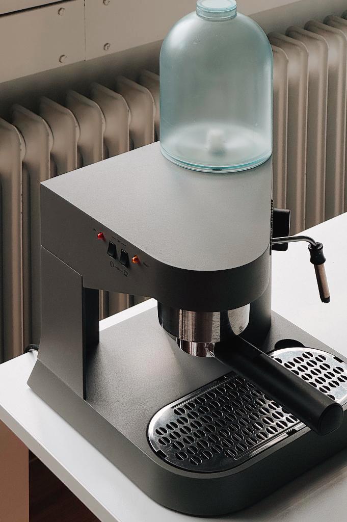 Alessi Coban Nespresso Machine RS05 - Richard Sapper, Witgoed en Apparatuur, Koffiezetapparaten, Gebruikt, Koffiepads en cups