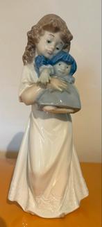Lladró NAO Porseleinen Beeldje - Moeder met Kind, Antiek en Kunst, Ophalen of Verzenden