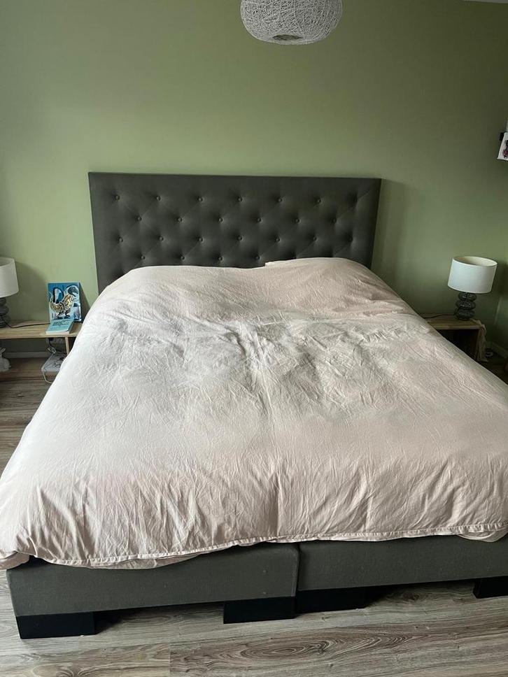 Boxspring Bed 220x180cm-Comfortabel slapen voor lange mensen, Huis en Inrichting, Slaapkamer | Bedden, Gebruikt, Tweepersoons