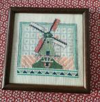 Ingelijst borduurwerk van een molen in lijstje van Lanarte., Ophalen of Verzenden, Zo goed als nieuw