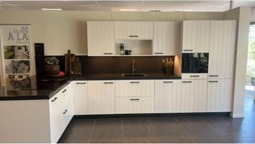 Keller Showroom Keuken Lak Melrose inc luxe atag aparatuur beschikbaar voor biedingen