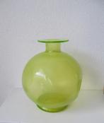 dikwandige groene Vaas uraniumglas mondgeblazen, Antiek en Kunst, Antiek | Glas en Kristal, Ophalen of Verzenden