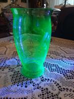 vaas uranium vaas, Antiek en Kunst, Antiek | Glas en Kristal, Ophalen of Verzenden