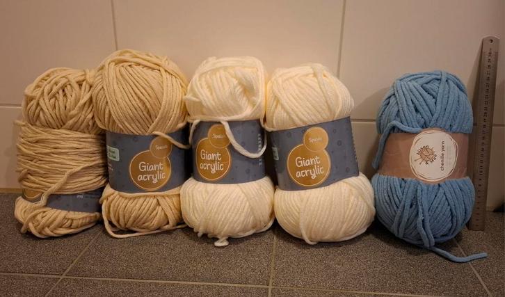 5 nieuwe grote bollen chenille - totaal bijna 2kg, Hobby en Vrije tijd, Breien en Haken, Nieuw, Breien of Haken, Wol of Garen