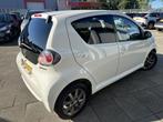 Toyota Aygo 1.0-12V Dynamic Navigator 68pk | Airco | Central, Voorwielaandrijving, Euro 5, Stof, Gebruikt