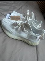 Yeezy Boost 350 V2 – Triple White – Maat 36.5 (Nieuw), Kleding | Heren, Schoenen, Ophalen of Verzenden, Zo goed als nieuw, Wit