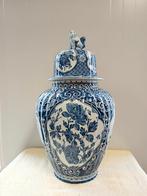 Delfts Blauwe dekselvaas , urnvaas Royal Sphinx Maastricht, Blauw, Aardewerk of Porselein, Ophalen of Verzenden, Zo goed als nieuw