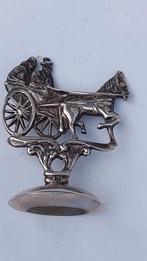 Zilveren sigarettendover met paard sjees en man en vrouw.
 , Ophalen