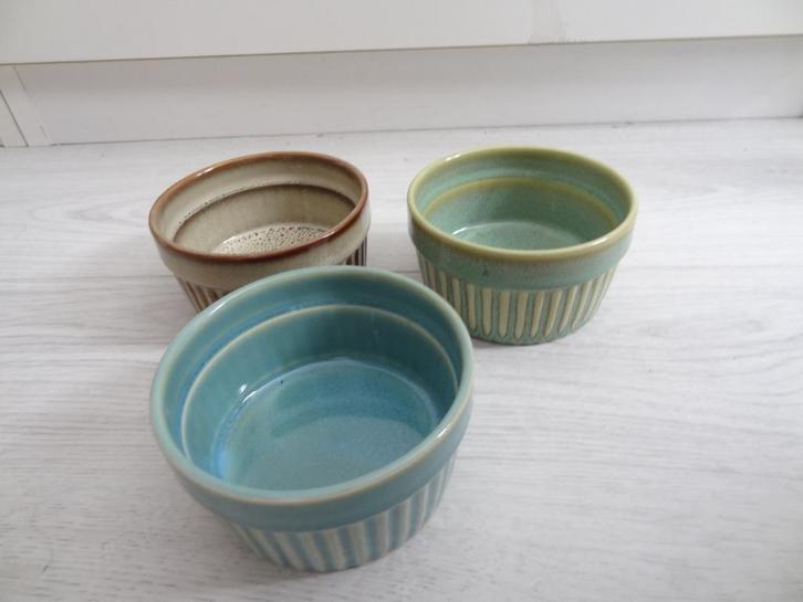 3 schaaltjes - blauw/groen/bruin - Nieuw, Huis en Inrichting, Keuken | Servies, Nieuw, Schaal of Schalen, Overige stijlen, Aardewerk