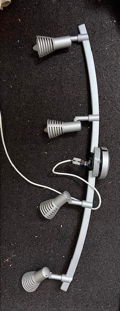 Plafondlamp 4 spots op stang, Huis en Inrichting, Lampen | Spots, Gebruikt, Plafondspot of Wandspot, Metaal of Aluminium, Ophalen