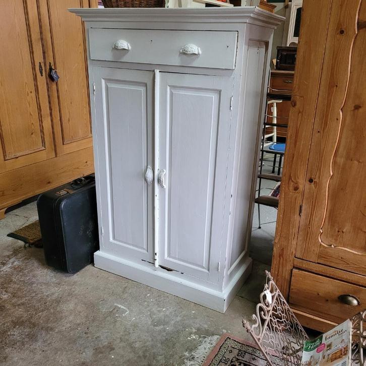 Brocante oude witte meidenkast servieskast H. 140 cm., Antiek en Kunst, Curiosa en Brocante, Ophalen