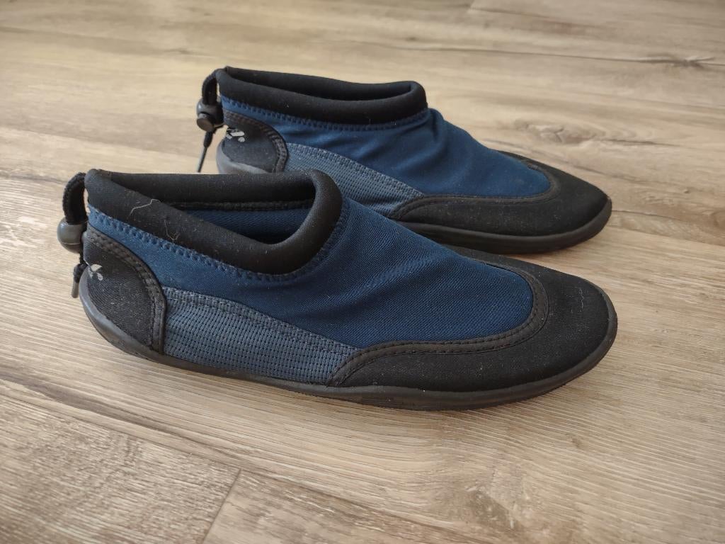 Mooie donkerblauwe waterschoenen, surfschoenen Rucanor, 32., Zwemschoenen, Rucanor, Ophalen of Verzenden, Onb