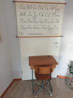 Retro/vintage kinderburo en stoel, Huis en Inrichting, Bureaus, Ophalen, Zo goed als nieuw