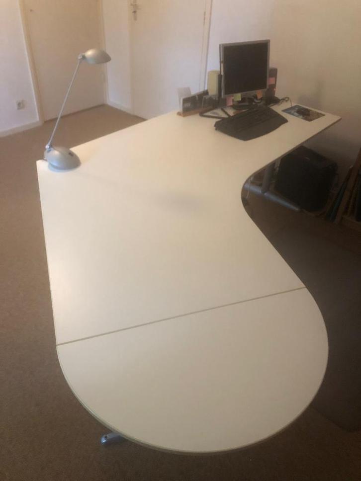 Bureau EFFEKTIV van IKEA, Huis en Inrichting, Bureaus, Zo goed als nieuw, Bureau, In hoogte verstelbaar, Ophalen
