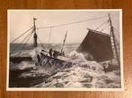 Reddingsboot KNRM bij de logger Maarten (SCH 102) in 1938, Verzamelen, Ophalen of Verzenden, Nieuw, Motorboot, Kaart, Foto of Prent