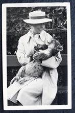 Met een jonge tijger op de arm, Zoologischer Garten Berlin, Verzamelen, Ansichtkaarten | Dieren, Verzenden, Voor 1920, Ongelopen