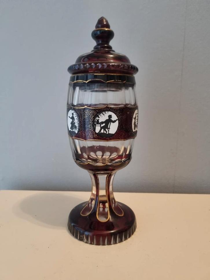 Antieke robijnrode glazen vaas met cameo figurenw, Antiek en Kunst, Antiek | Glas en Kristal, Ophalen of Verzenden