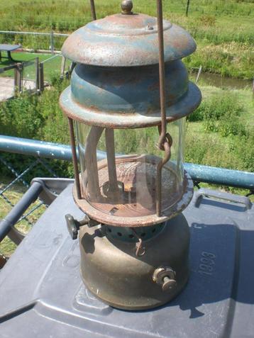 Oude Veritas P350 lamp , zo gekocht en niet getest opknapper beschikbaar voor biedingen