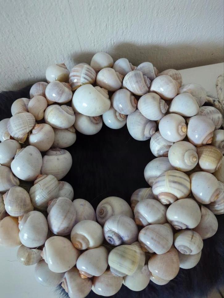 Schelpen Krans  - 28 cm met ophang mogelijkheid izgst, Huis en Inrichting, Woonaccessoires | Kransen, Zo goed als nieuw, Ophalen of Verzenden
