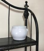 Frans wit keramisch grès potje met oortjes