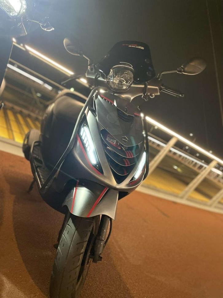 Zip 50cc 4t iget, Fietsen en Brommers, Scooters | Piaggio, Zo goed als nieuw, Zip, Benzine, Ophalen
