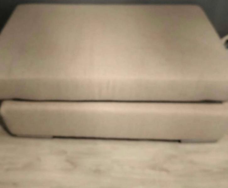 Ruime poef / bankje te koop – bruin met zilveren poten, Huis en Inrichting, Banken | Sofa's en Chaises Longues, Zo goed als nieuw