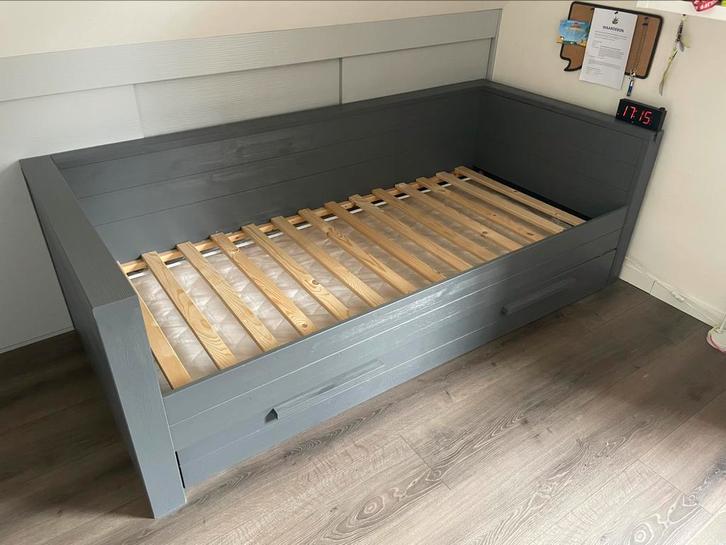 Set van bed, nachtkastje en bureau ZGAN, Huis en Inrichting, Slaapkamer | Bedden, Zo goed als nieuw, Eenpersoons, 90 cm, 200 cm
