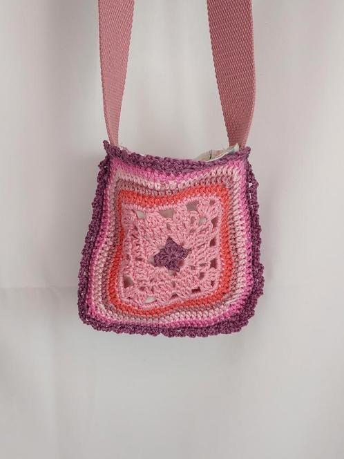 Gehaakte grannytas rose/paars, Sieraden, Tassen en Uiterlijk, Tassen | Schoudertassen, Nieuw, Roze, Ophalen of Verzenden