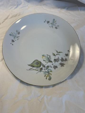 Vintage Tsjechisch porseleinen bordje beschikbaar voor biedingen