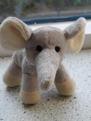 Olifant Hema olifantje 14 cm hoog grijs creme/wit velours beschikbaar voor biedingen